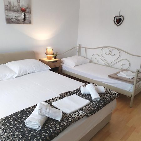 Apartments"Nika" With Private Pool Galovac  エクステリア 写真