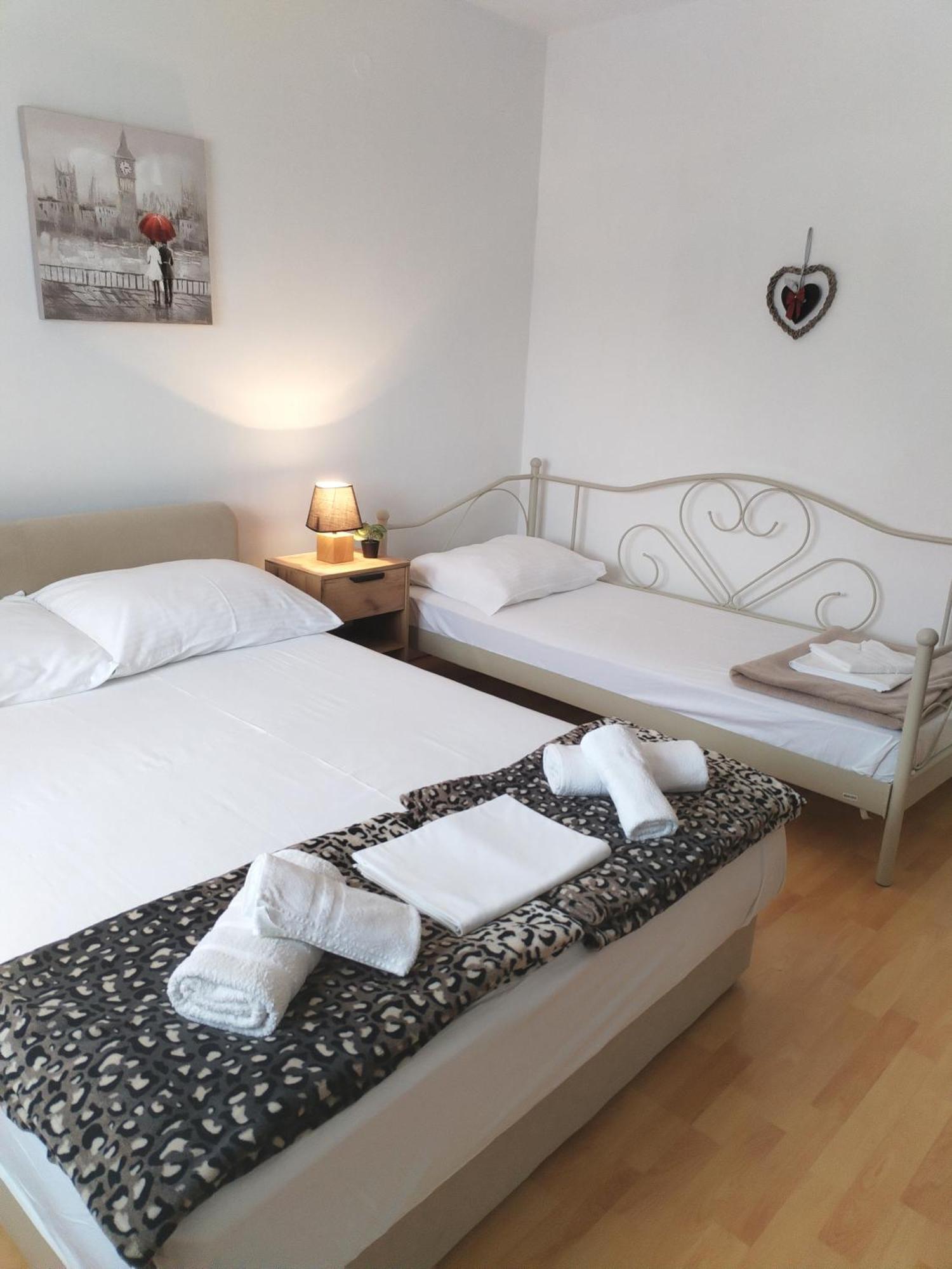 Apartments"Nika" With Private Pool Galovac  エクステリア 写真