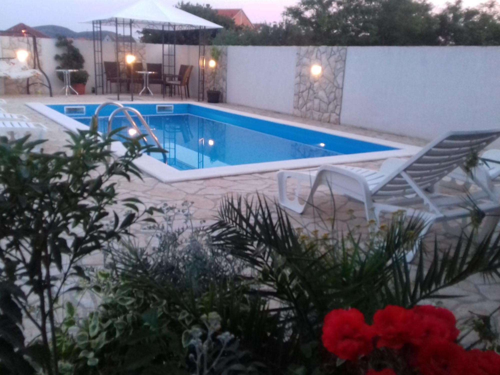 Apartments"Nika" With Private Pool Galovac  エクステリア 写真